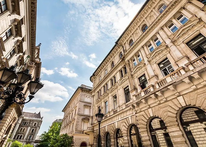 Bpr Opera Lux Treasure Budapesta