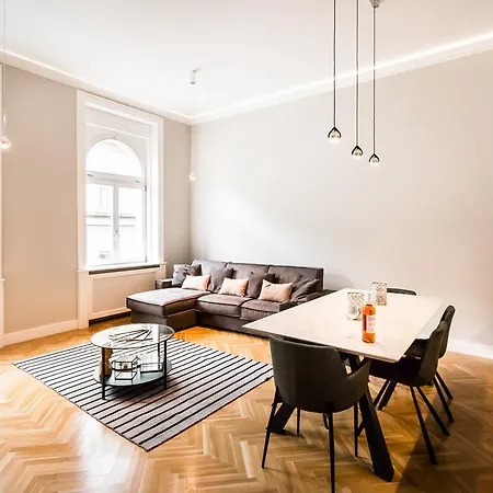 Bpr Opera Lux Treasure Apartment *
