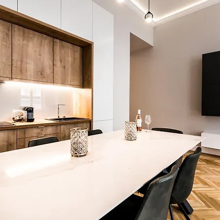 Bpr Opera Lux Treasure Apartman